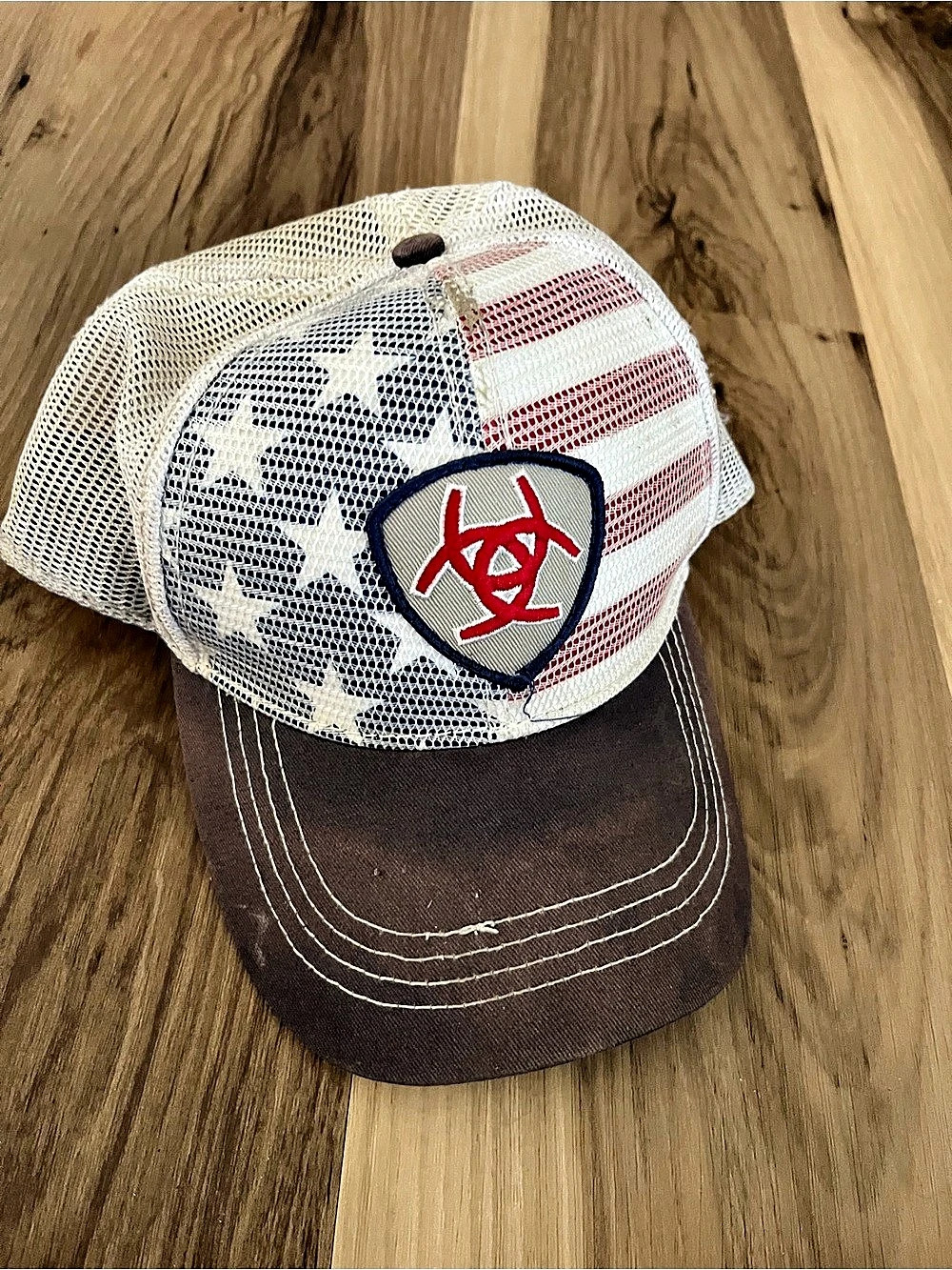 Ariat SnapBack Trucker Hat Adjustable One Size USA Flag Patriotic Blue/Red